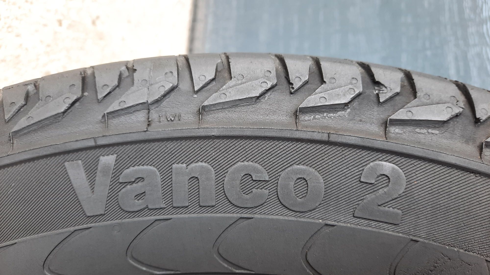 Continental 235/65 R16 C Vanco 2