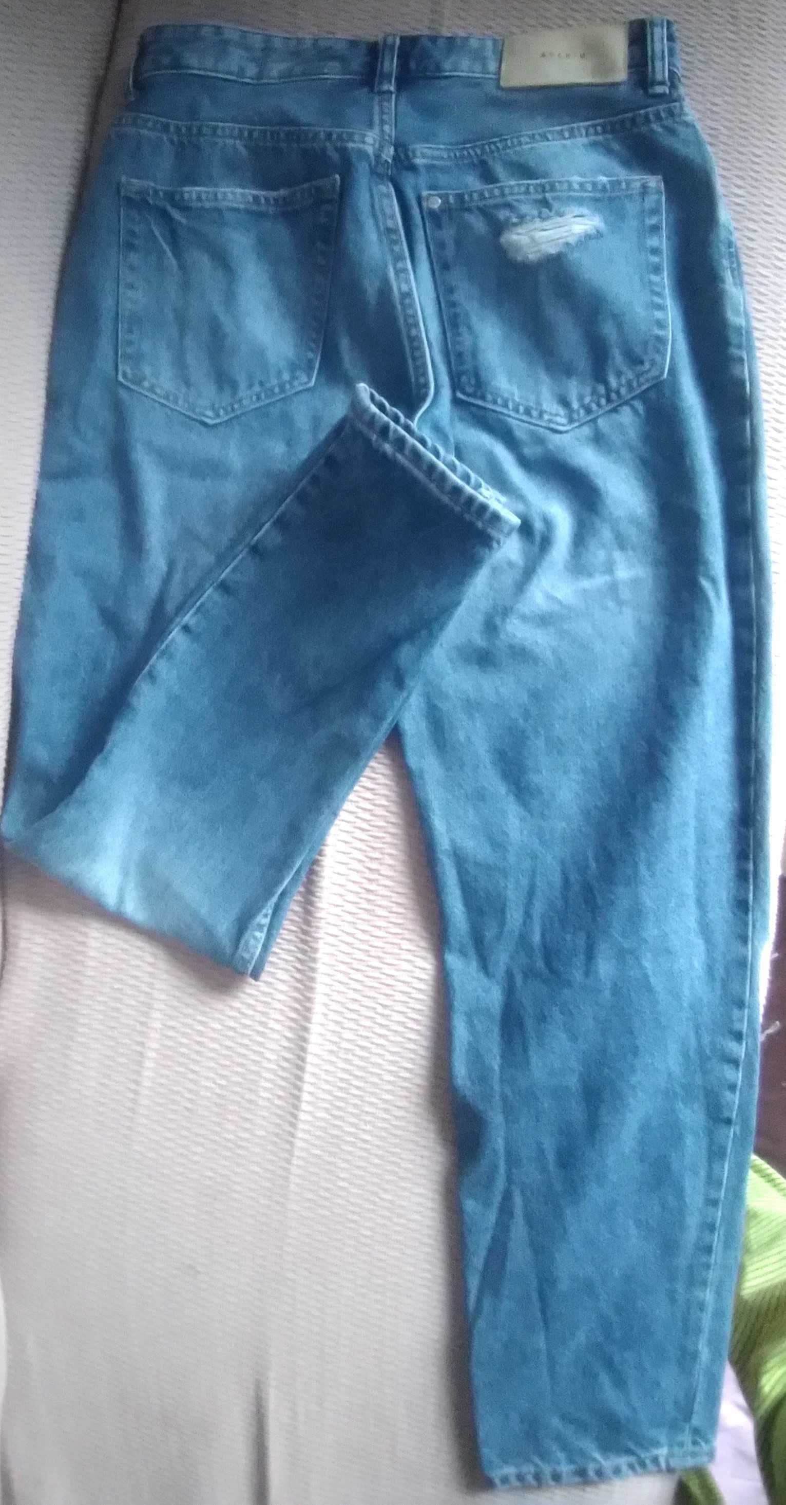 Calças Jeans com rasgões