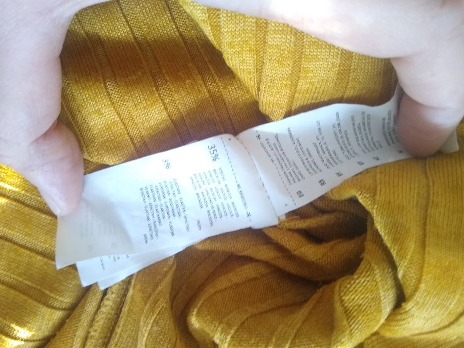 Ołówkowa sukienka z guzikami