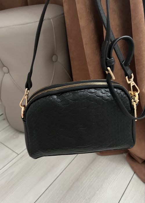 Жіноча маленька сумка з натуральної шкіри через плече