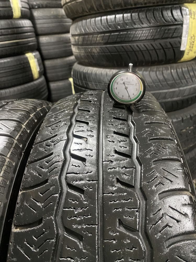 r15C 215/70 пара шин всесезонных Maxxis.