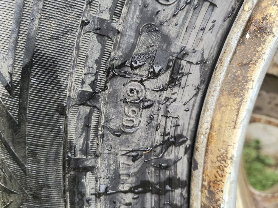 Зимова резина з дисками 31/10.5R15 Nokian rotiva AT