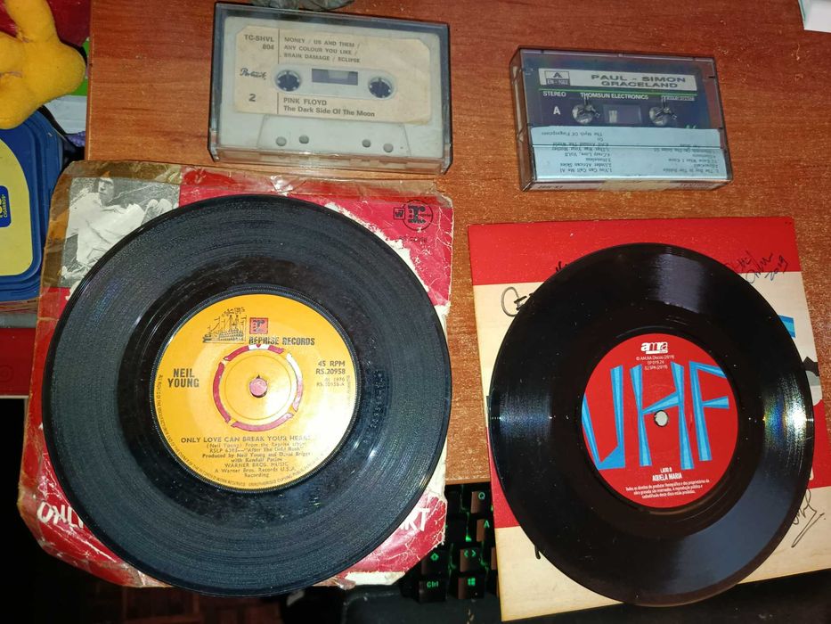 Discos Vinil - Neil young (1970) , UHF Jorge Morreu (2019) autografado