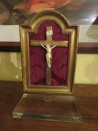 Cristo antigo, montado em moldura de talha dourada