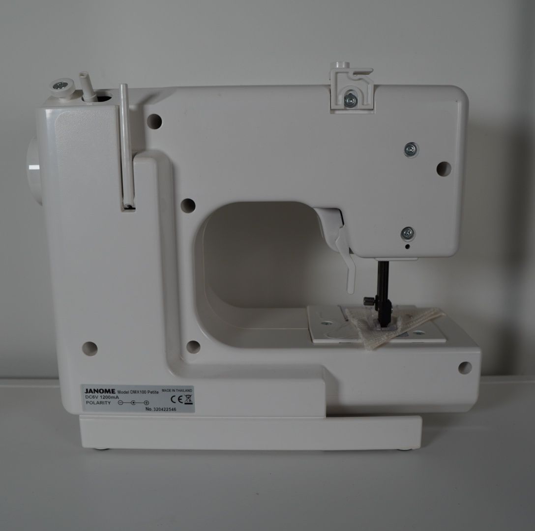 Máquina de costura mini - Janome DMX100 Petite