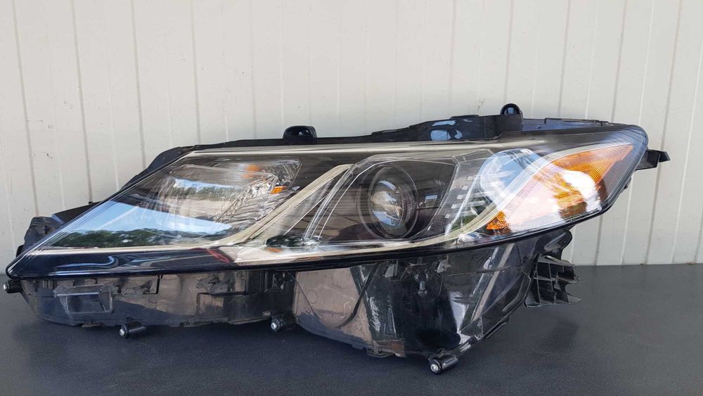 Фари на автомобіль Toyota Camry 70, на запчастини