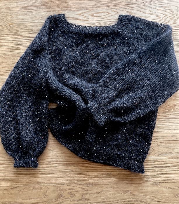 Sweterek czarna mgiełka z cekinkami handmade