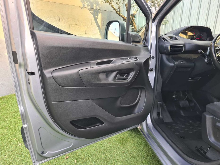 Peugeot Partner 1.5 BlueHdi Longa EAT8 CAIXA AUTOMÁTICA IVA DEDUTÍVEL
