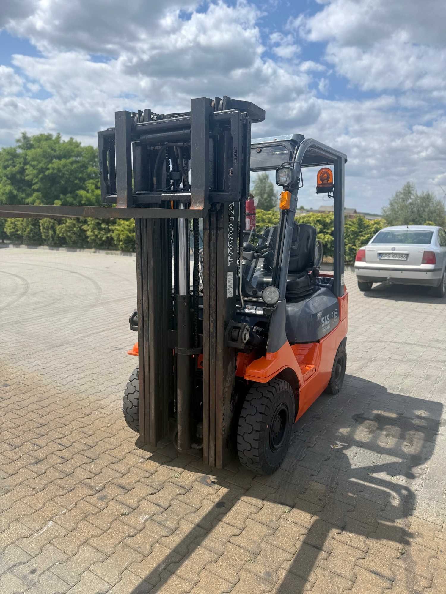 wózek widłowy TOYOTA 42-7FGF18 LPG 1800kg Triplex 4.70m 2002' 10700mtg