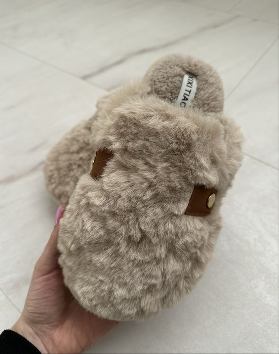 Теплі кімнатні капці, бежевого кольору. Розмір 36