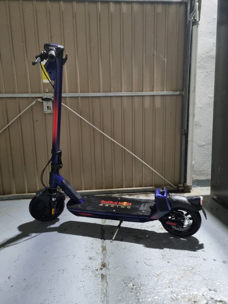 Sprzedam chulajnogę elektryczną red bul rancing 10 pro