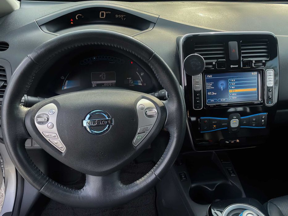 Nissan LEAF      2015