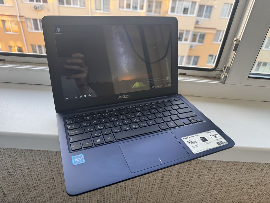 Продам ноутбук Asus E202S 11.6