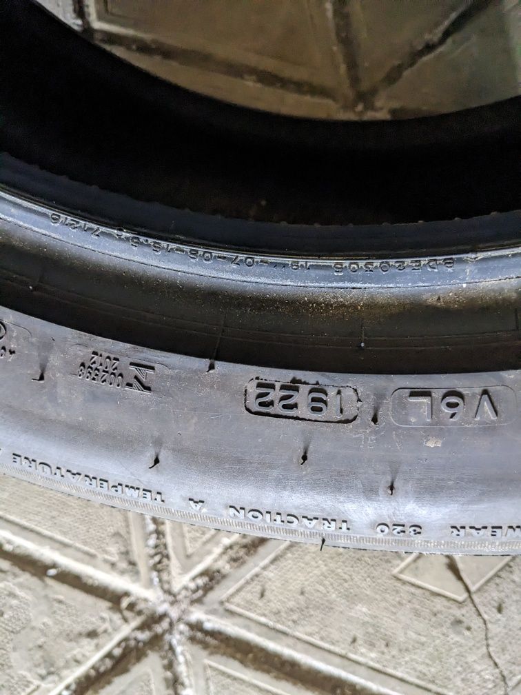 235/50R19 Bridgestone 2022 рік