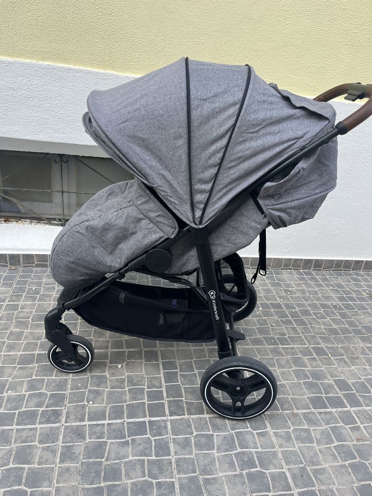 Carrinho para bebe praticamente novo