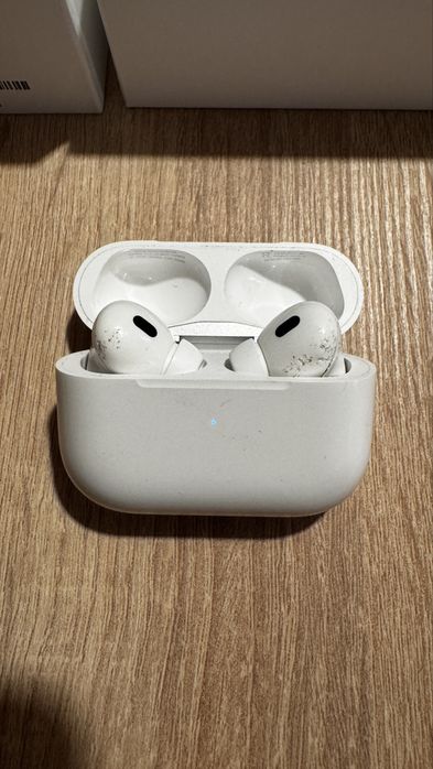 AirPods 2 Pro - Etui + lewa skuchawka (dowod zakupu, lekko zarysowana)