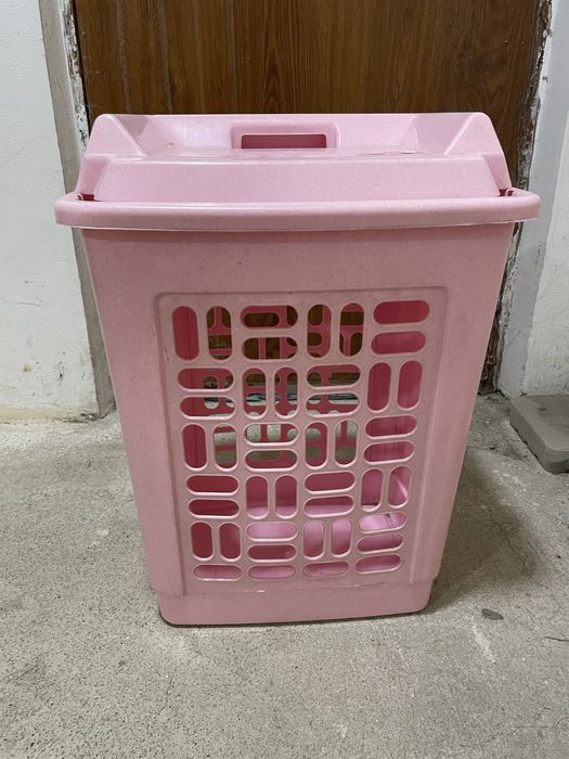 Kosz na pranie plastikowy z przykrywka, duzy