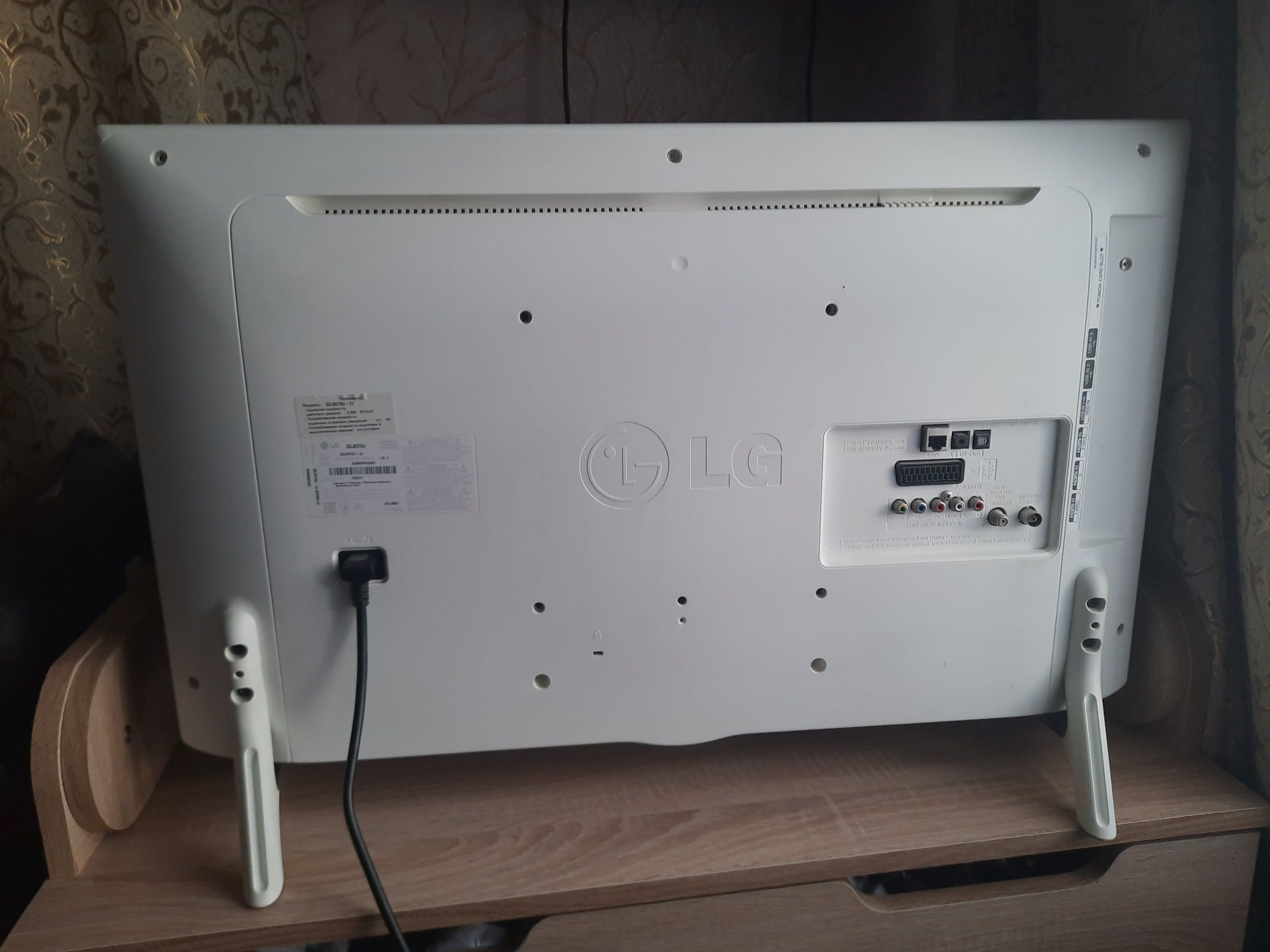 Телевізор LG 32LB57