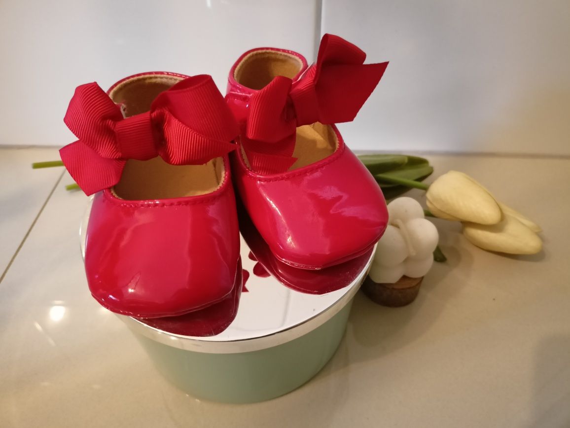 Nowe czerwone lakierki buciki 11 cm z kokardkami