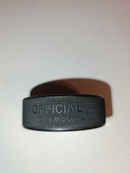 Krążek oficjalny do gry w hokeja na lodzie. Słowacja