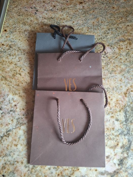 Torebeczki markowe na prezent 3 szt yes na biżuterię w dobrym stanie