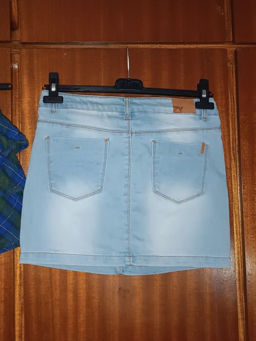 Saias de menina novas 13/14 anos