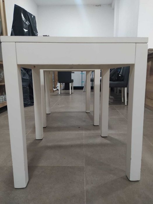 Mesas em madeira lacada branco