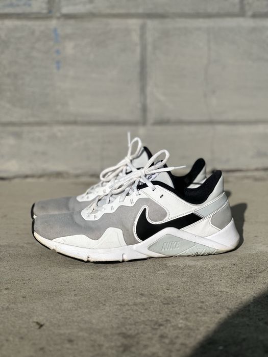 Nike legend essential 2