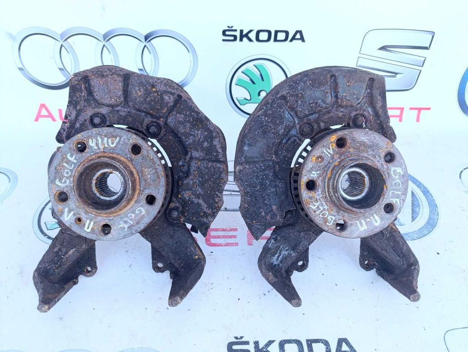 Цапфа поворотний кулак ступиця Golf 4 Bora Octavia Tour Гольф 4 Бора