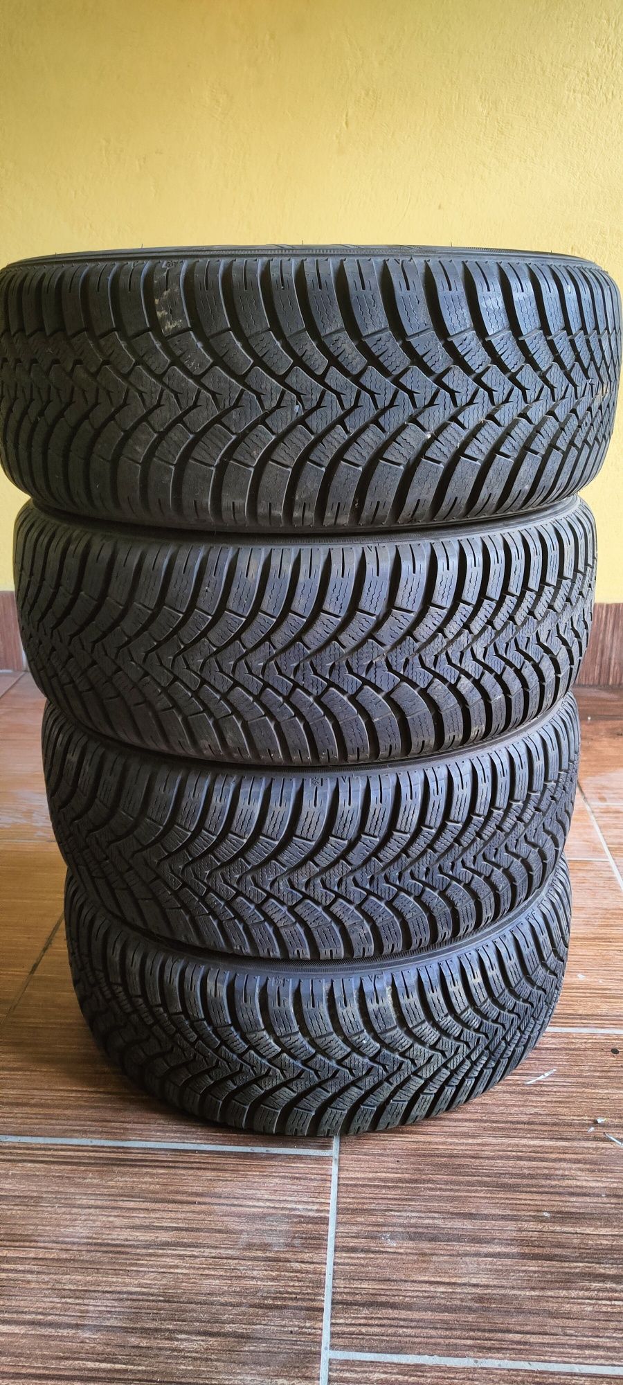 Komplet opon zimowych falken 195/55 R16