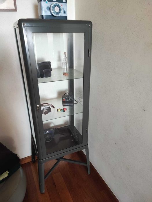 Estante vidro e ferro IKEA (vazia)