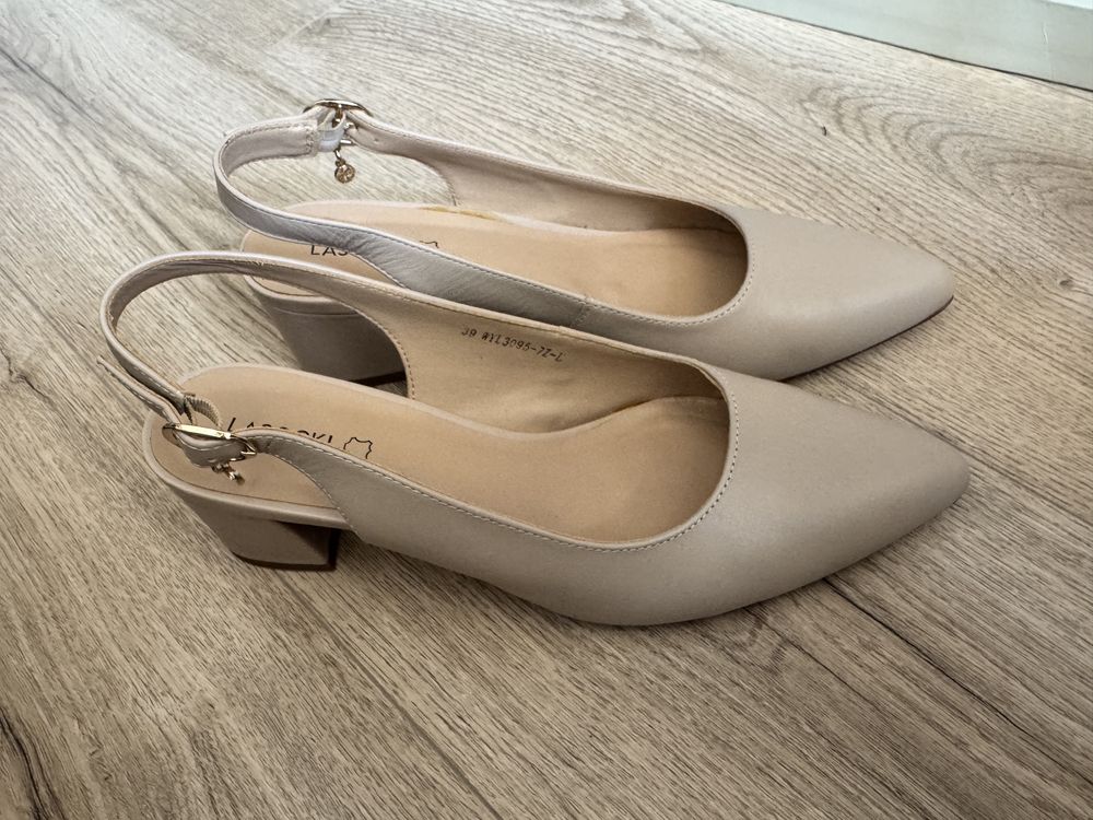 Buty czolenka na niewielkiem obcasie 38 Lasocki