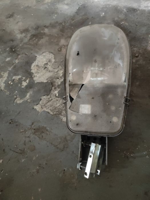 Lampa uliczna // oprawa // 2 sztuki - jedna lekko uszkodzona #