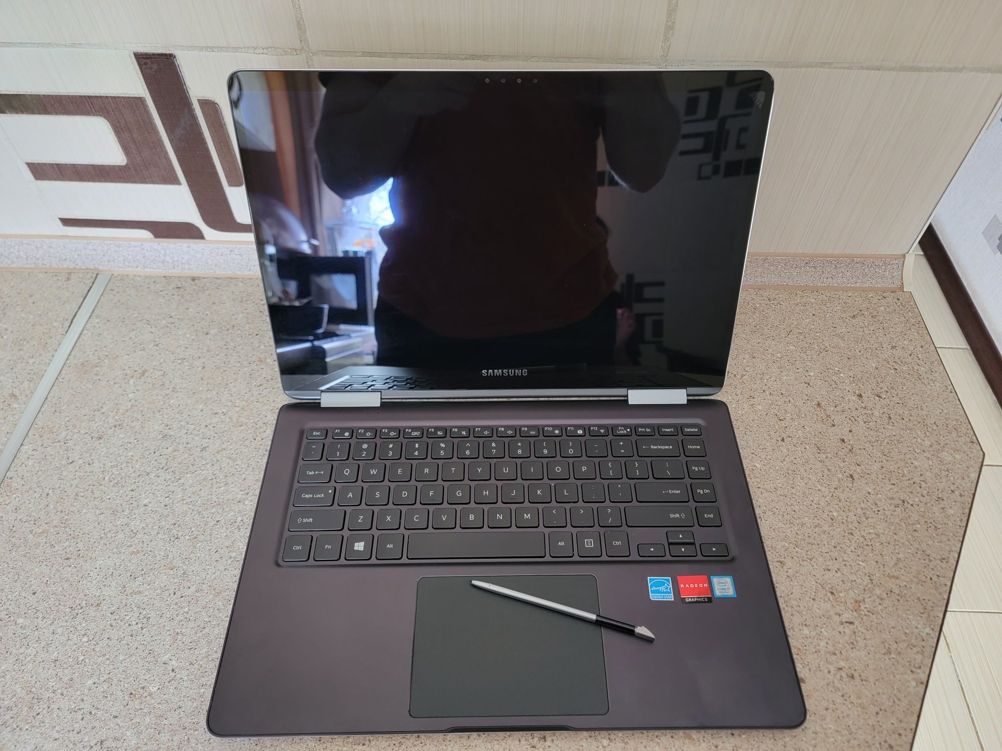Samsung NP940X5N Intel i7-8550U 1,8 ГГц 16 ГБ 256 ГБ Radeon500 15"