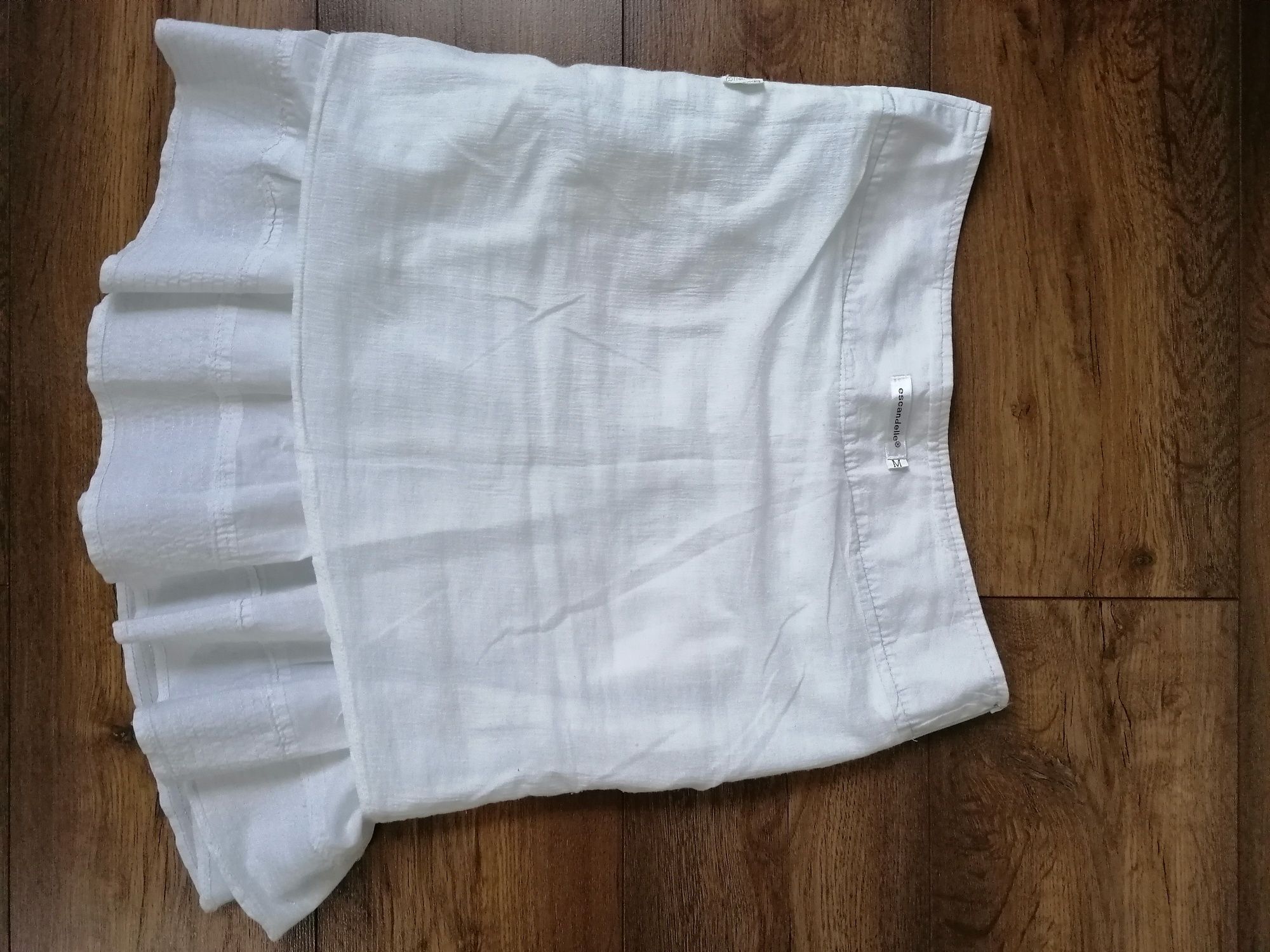 Biała spódnica ze srebrą nitką rozmiar M Escandelle