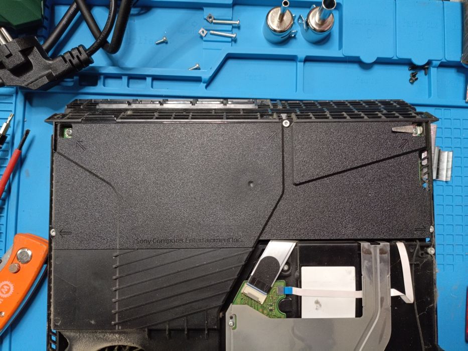 Profesjonalne czyszczenie i serwis konsoli PlayStation  i Xbox