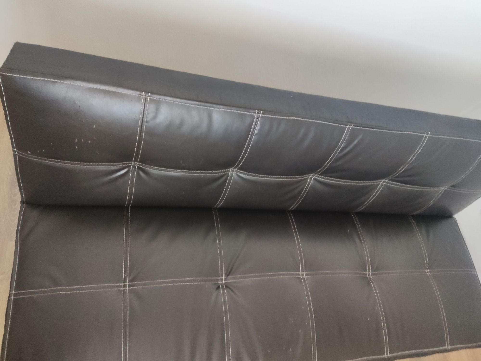 Sofá cama em napa
