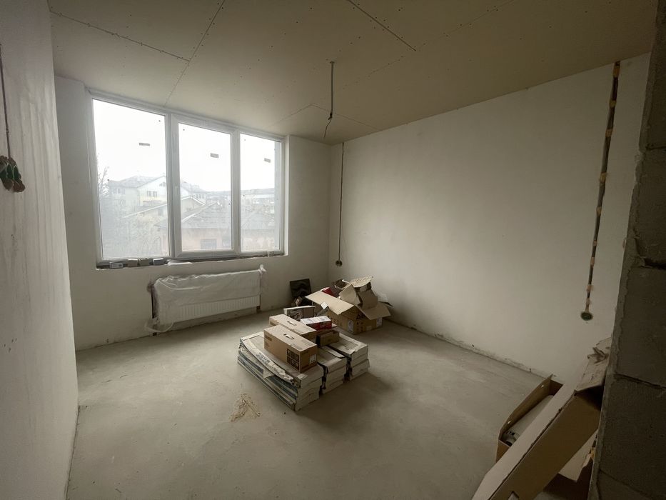 Центр. 2-х кімнатна квартира з частковим ремонтом та закупленими матер