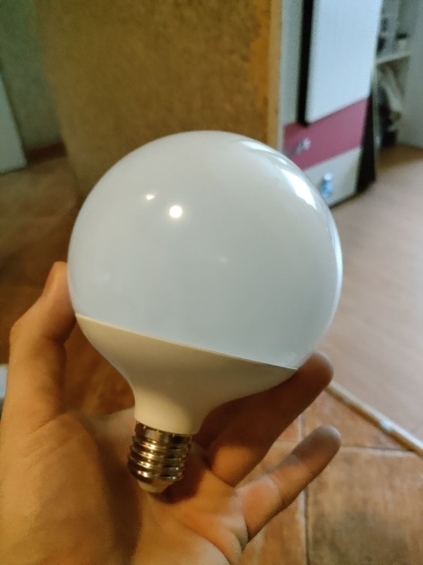 Żarówki kule LED oprawa LED
