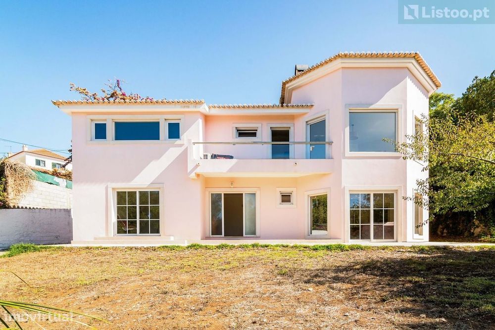 Moradia isolada, 4 quartos, 308m2 construídos num lote de 1000m2 em Ca
