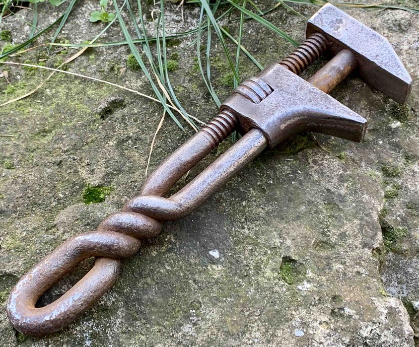 Старинный разводной ключ с клеймами. Германия