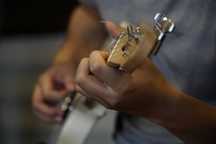 Nauka gry na gitarze  elektrycznej. Lekcje gry na gitarze akustycznej.