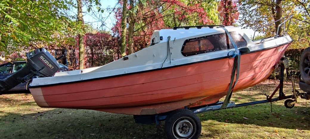 Łódź kabinowa KORMORAN+ Suzuki 20KM