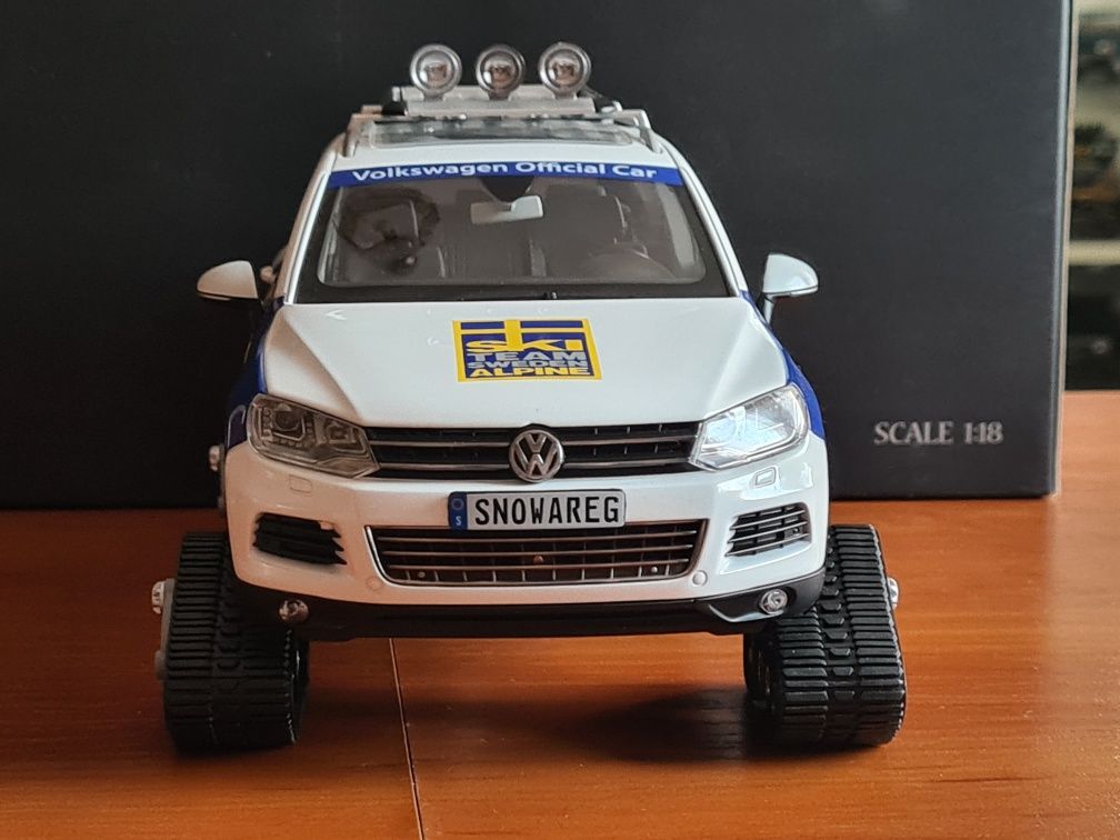 VW Touareg Swedish na gąsienicach unikat 1:18 Kyosho