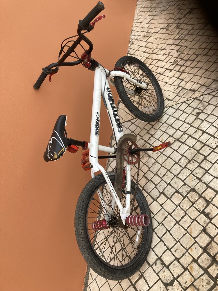 Bicicleta de competição volante roda todo