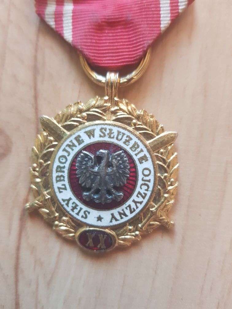 Sprzedam złoty medal Sily zbrojne w służbie ojczyzny XX