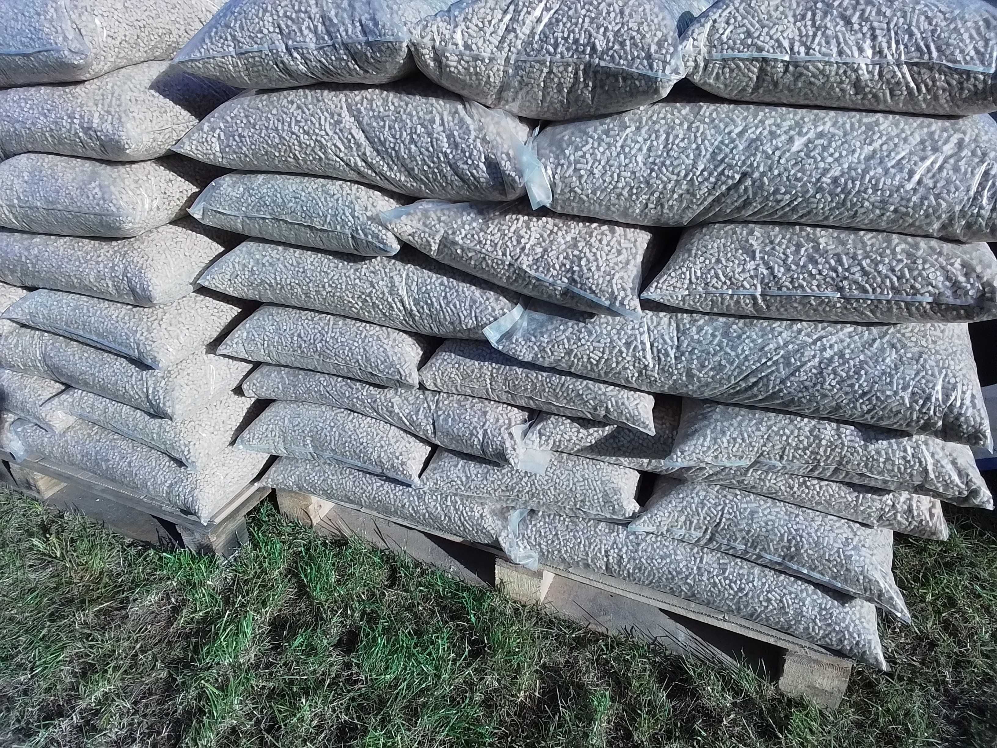 Pellet sosnowy 6mm BEZ KORY, Z CZYSTEJ TROCINY