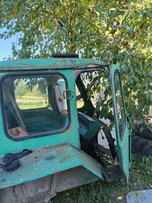 Продам стёкла малої кабіни ЮМЗ