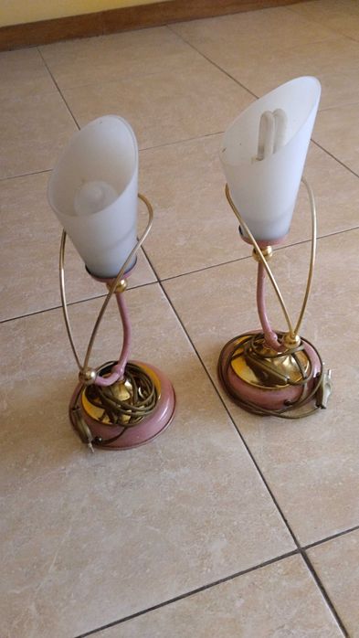 Candeeiro de tecto mais 2 mesinhas de cabeceira em bom estado