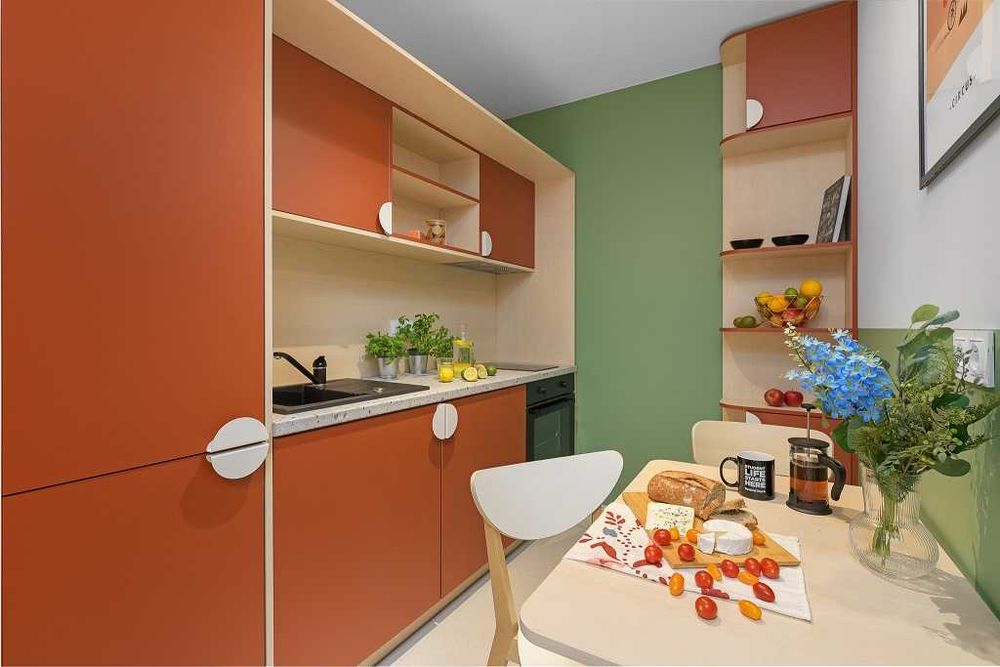 Pokój dwuosobowy - prywatny akademik / Blisko UM / Chodźki 13